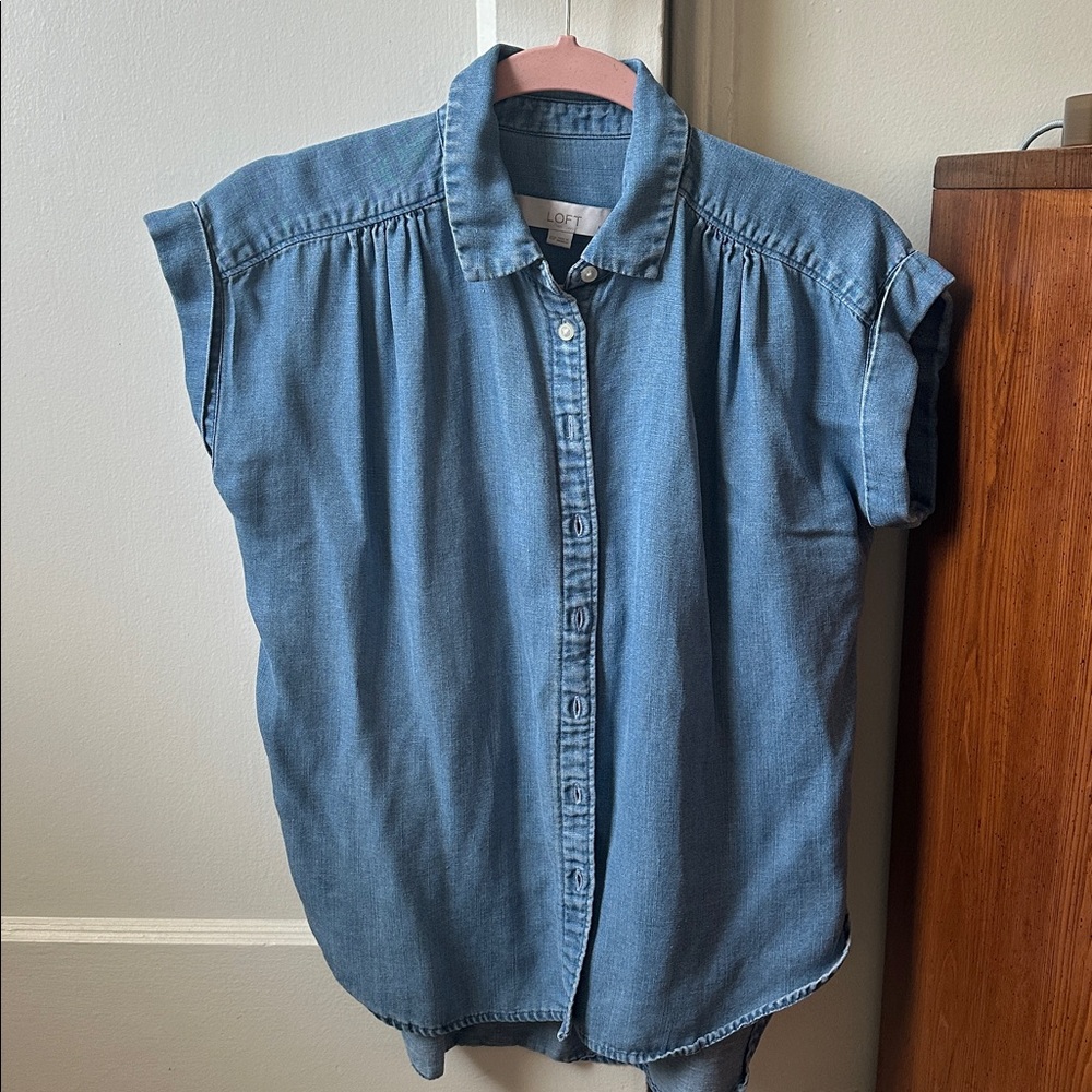 LOFT Chambray Short Sleeve Button Up XSP